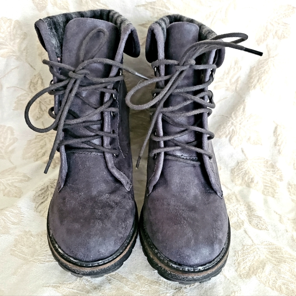 Super cute White Mountsin women's boots